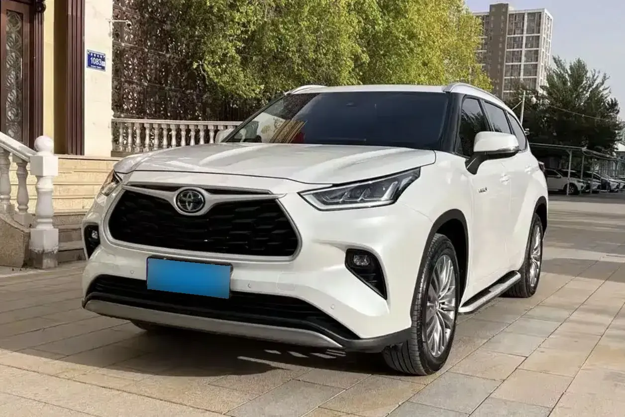 2022 Toyota Highlander 2.5L 192HP L4 E-CVT Hybrid