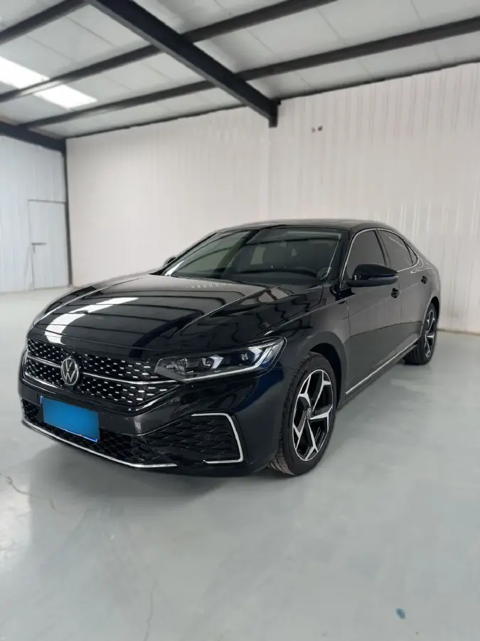 2024 Volkswagen Passat 2.0T 186HP L4 7DCT