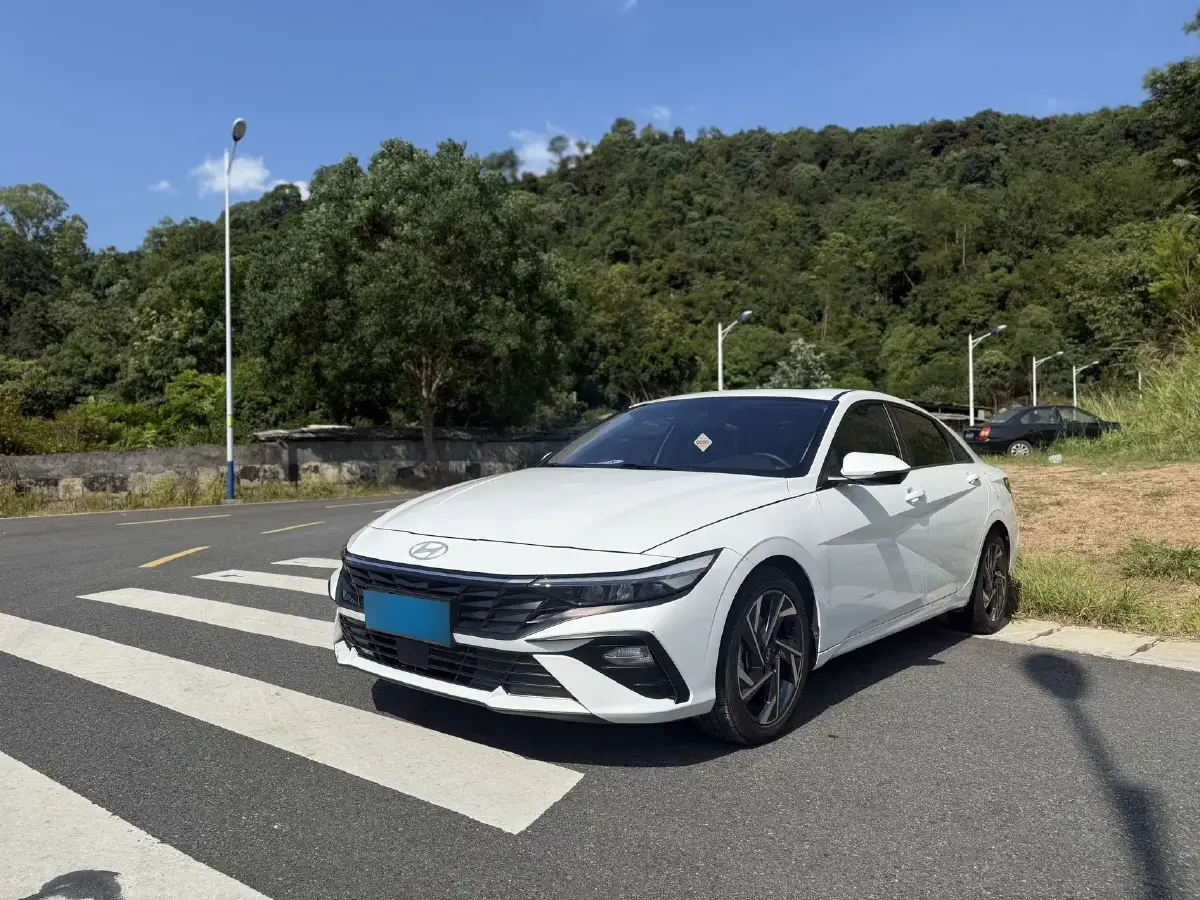 2022 Hyundai Elantra 1.5L 115HP L4 CVT