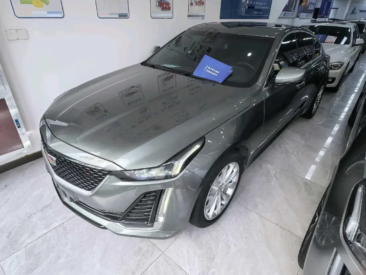 2022 Cadillac CT5 2.0T 237HP L4 10AT