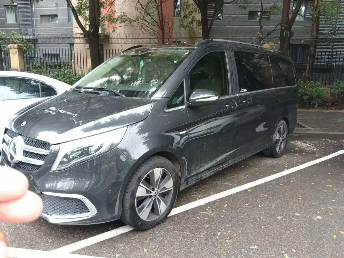 2022 Mercedes-Benz V Class 2.0T 211HP L4 9AT