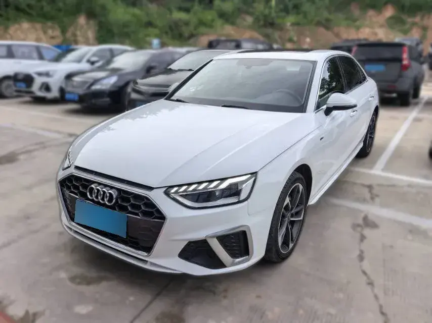2022 Audi A4L 2.0T 190HP L4 7DCT