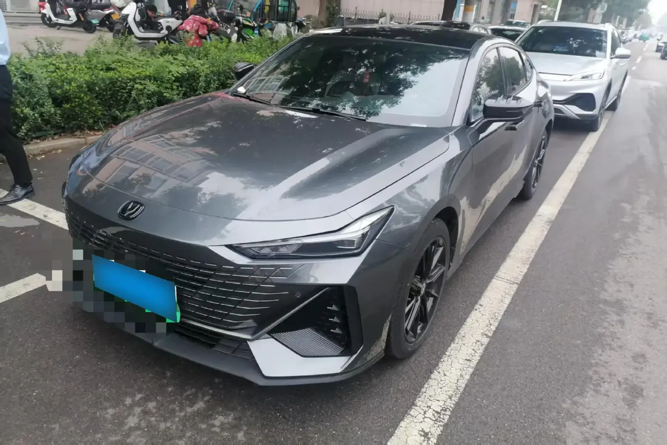 2023 ChangAn UNI-V iDD 1.5T 170HP L4 6TCT PHEV 18.4KWH