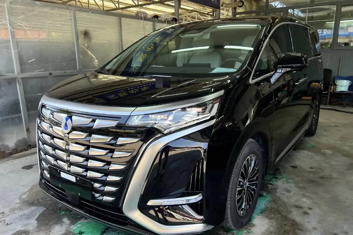 2024 Denza D9 1.5T 139HP L4 E-CVT PHEV 40KWH