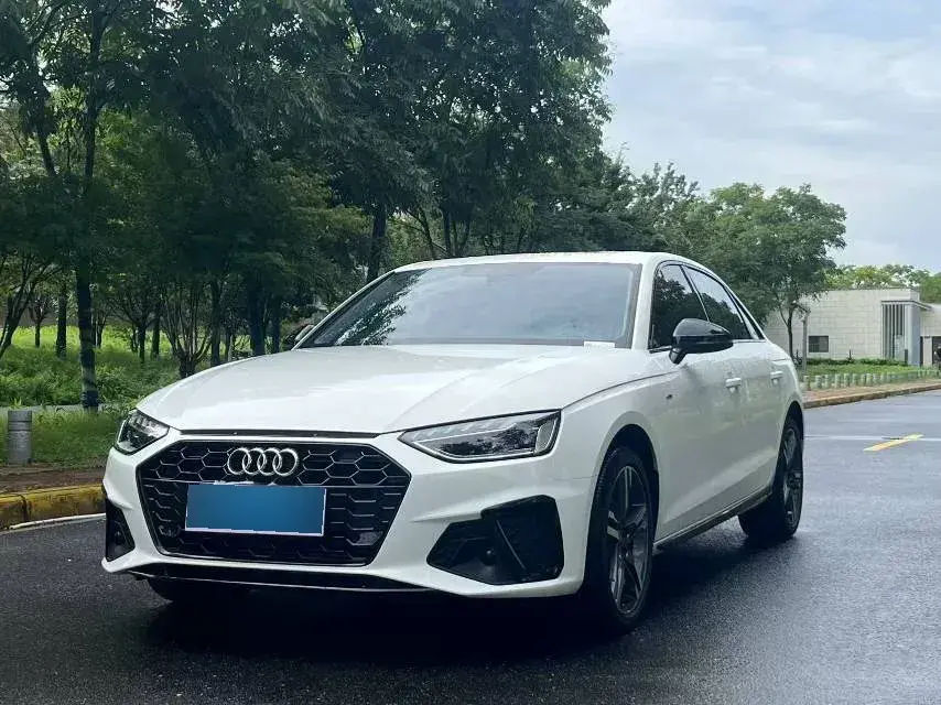 2022 Audi A4L 2.0T 190HP L4 7DCT