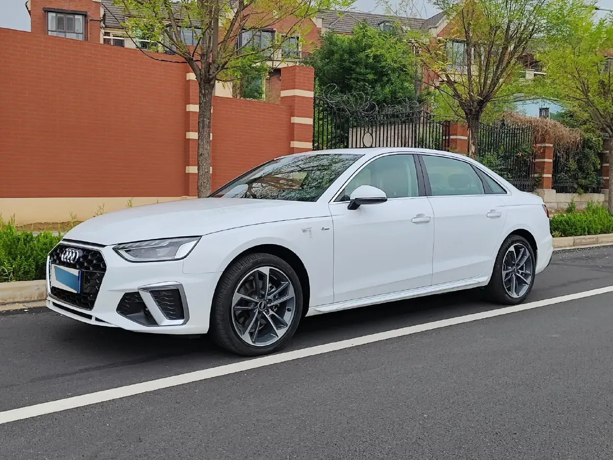 2022 Audi A4L 2.0T 190HP L4 7DCT