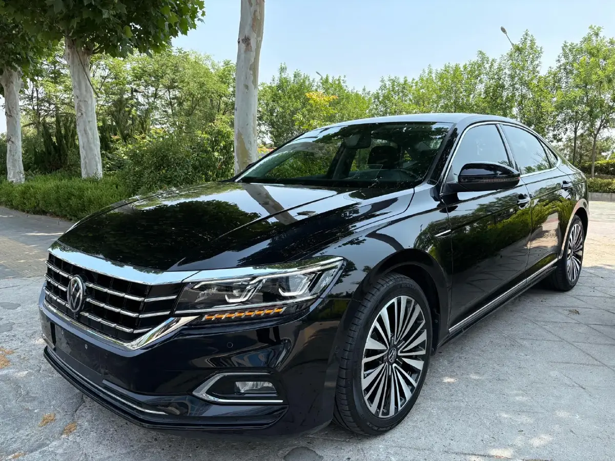 2020 Volkswagen Passat 2.0T 220HP L4 7DCT
