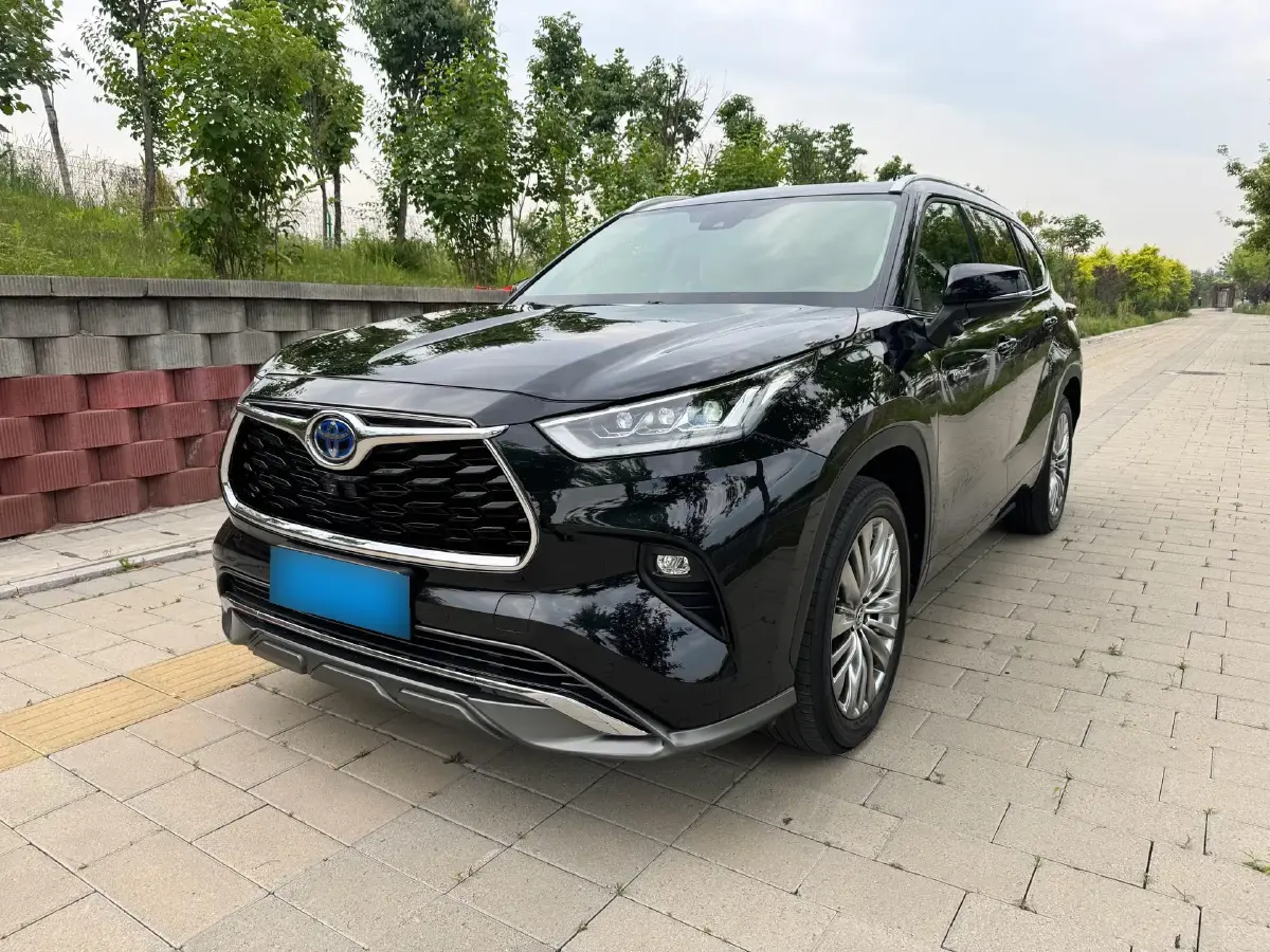 2022 Toyota Highlander 2.5L 192HP L4 E-CVT Hybrid