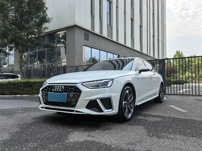 2022 Audi A4L 2.0T 190HP L4 7DCT