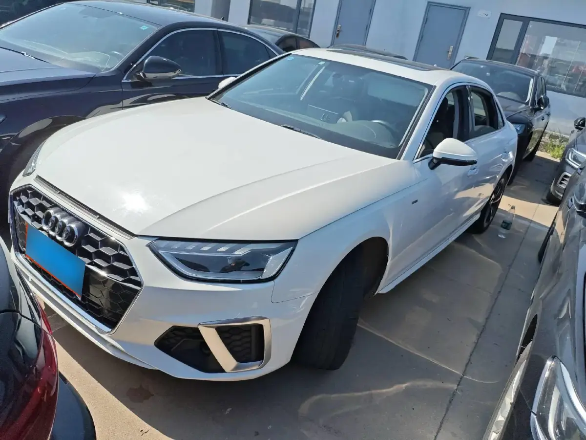 2022 Audi A4L 2.0T 190HP L4 7DCT