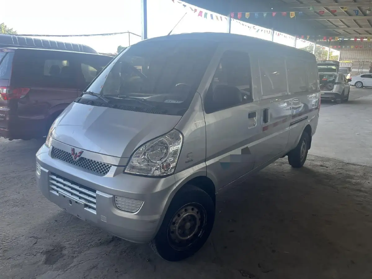 2021 WuLing RongGuang 1.5L 99HP L4 5MT