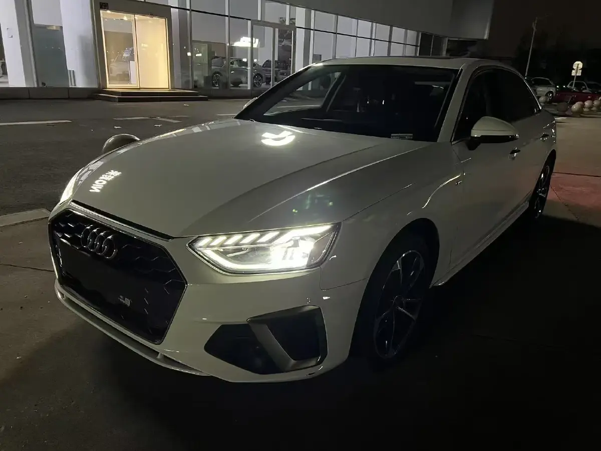 2022 Audi A4L 2.0T 190HP L4 7DCT