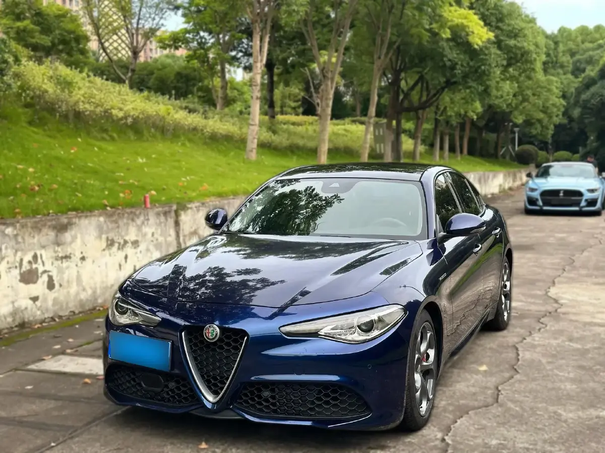 2017 Alfa Romeo Giulia 2.0T 280HP L4 8AT