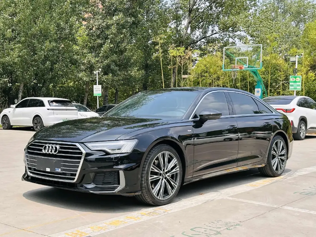 2022 Audi A6L 2.0T 190HP L4 7DCT
