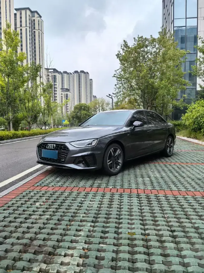 2022 Audi A4L 2.0T 190HP L4 7DCT