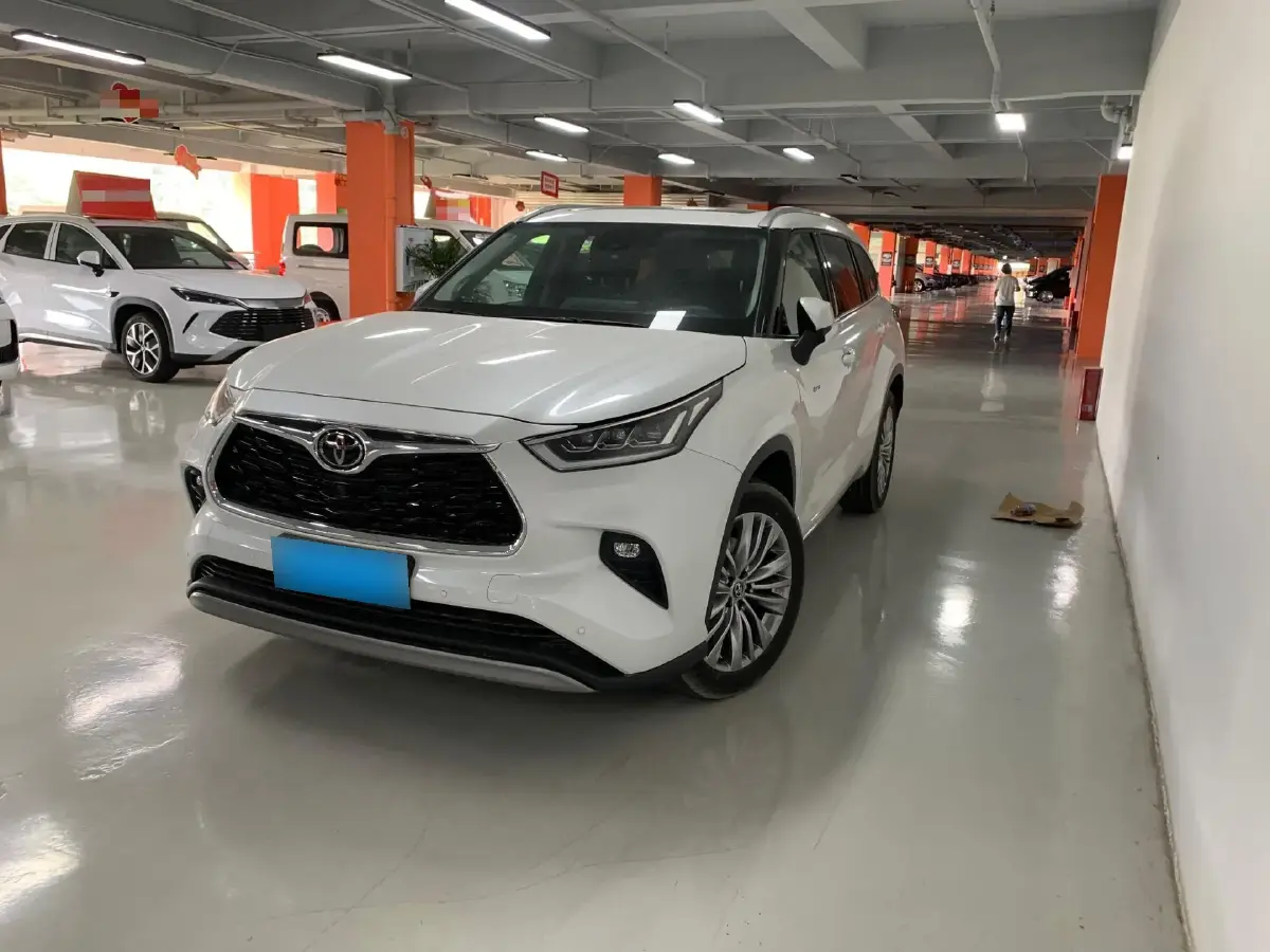 2024 Toyota Highlander 2.5L 189HP L4 E-CVT Hybrid