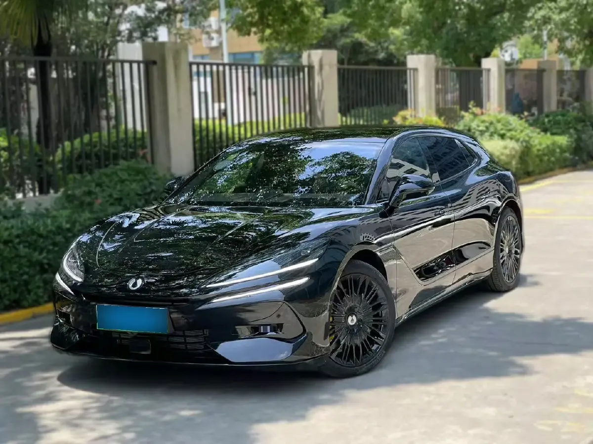 2024 Denza DenzaZ9GT 2.0T 207HP L4 E-CVT PHEV 38.5KWH