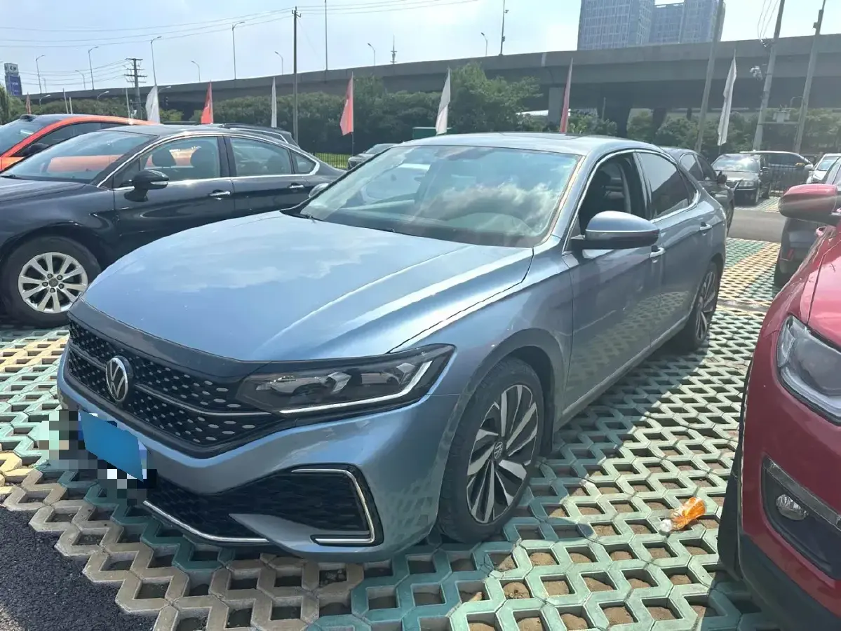 2022 Volkswagen Passat 2.0T 186HP L4 7DCT