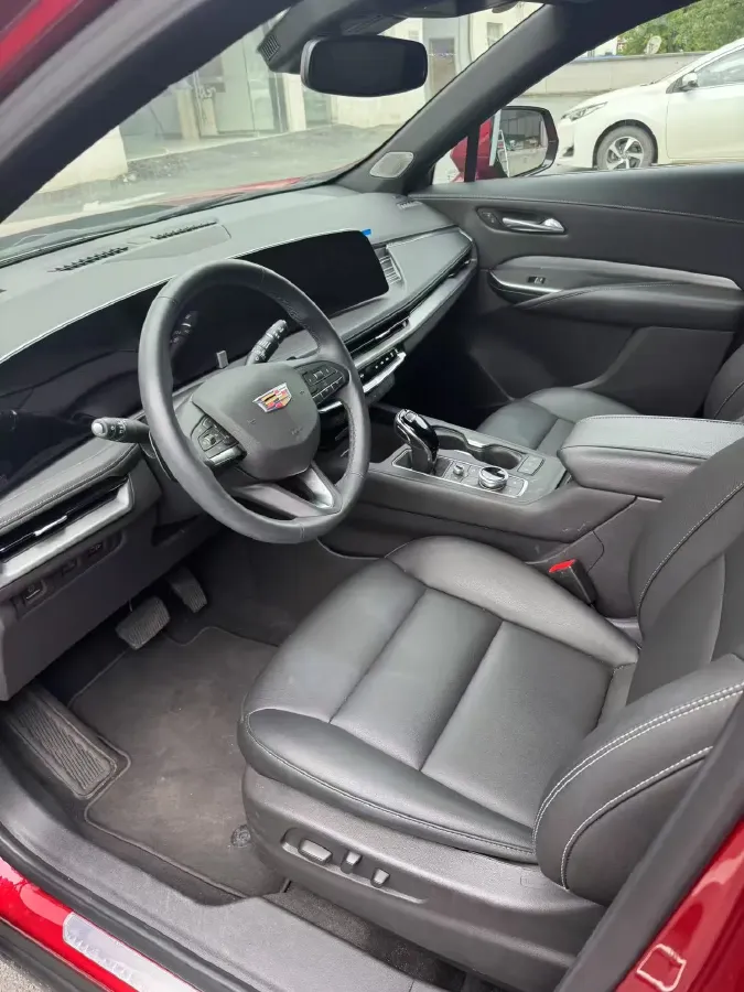 2024 Cadillac XT4 2.0T 237HP L4 9AT,autocango,china used car exporter,china ev exporter,chinese used car exporter,chinese used ev exporter