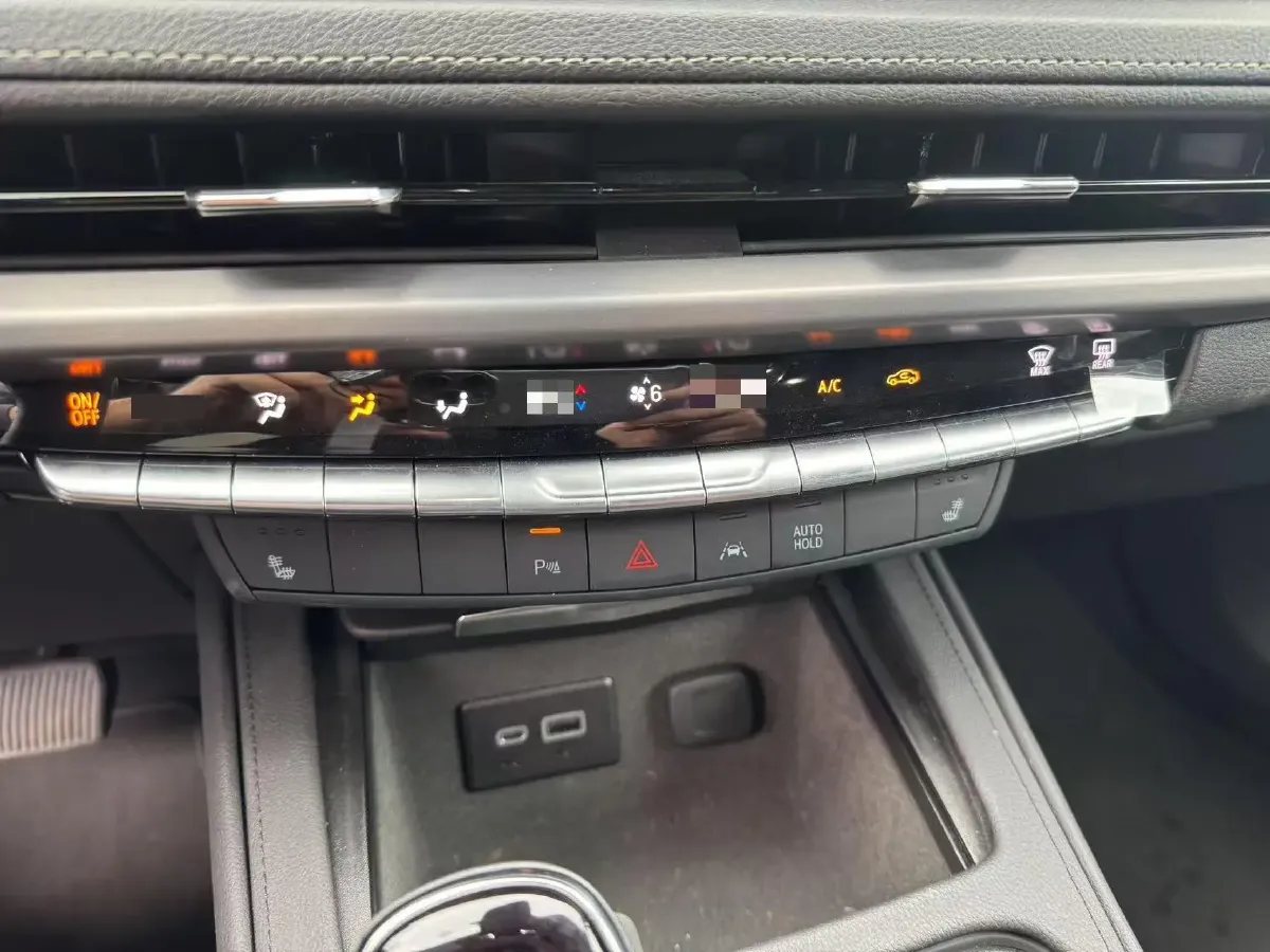 2024 Cadillac XT4 2.0T 237HP L4 9AT,autocango,china used car exporter,china ev exporter,chinese used car exporter,chinese used ev exporter