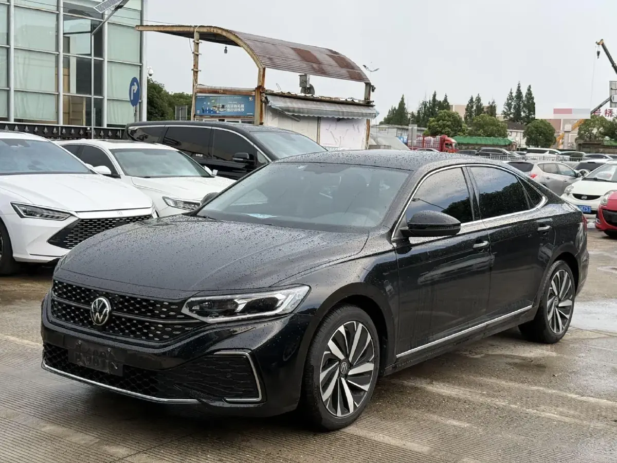 2022 Volkswagen Passat 2.0T 186HP L4 7DCT