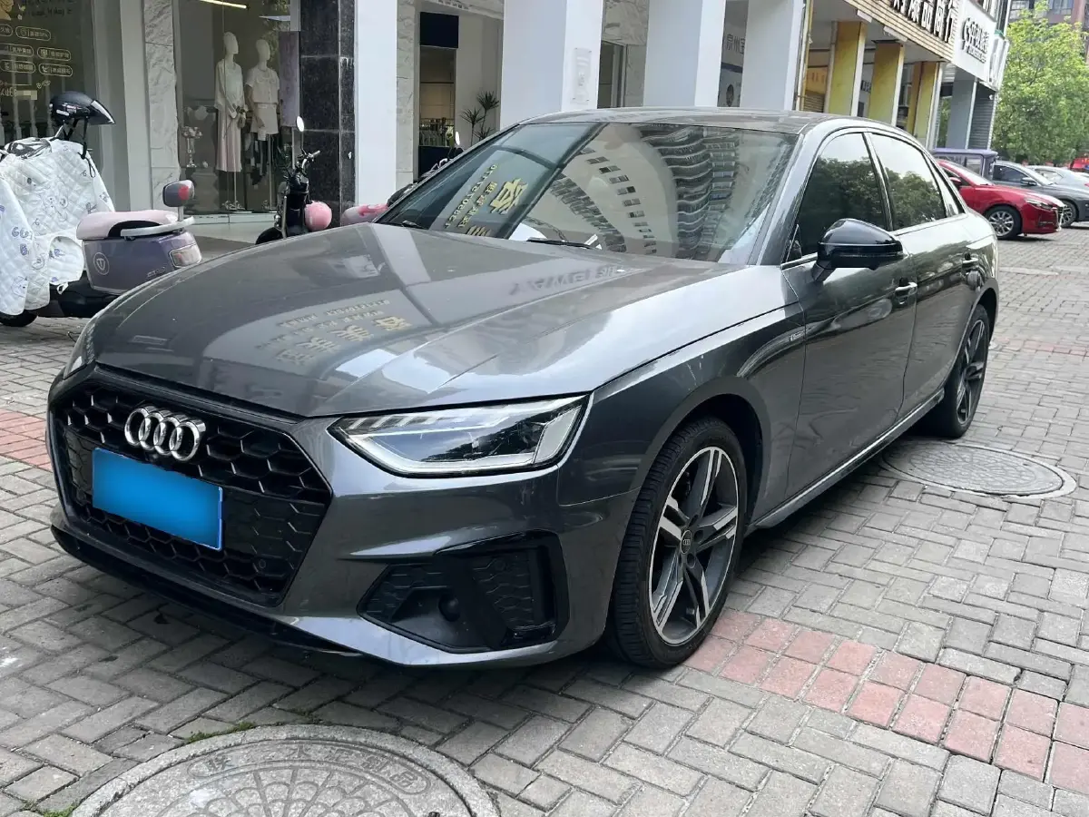 2022 Audi A4L 2.0T 190HP L4 7DCT