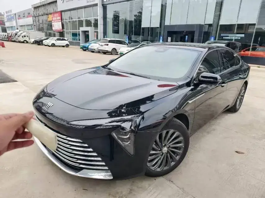 2025 Buick Larcosse 2.0T 237HP L4 9AT