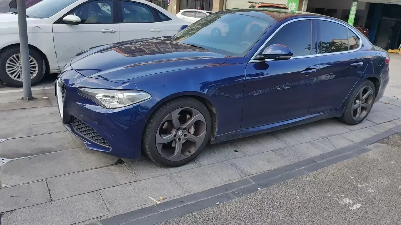 2017 Alfa Romeo Giulia 2.0T 200HP L4 8AT