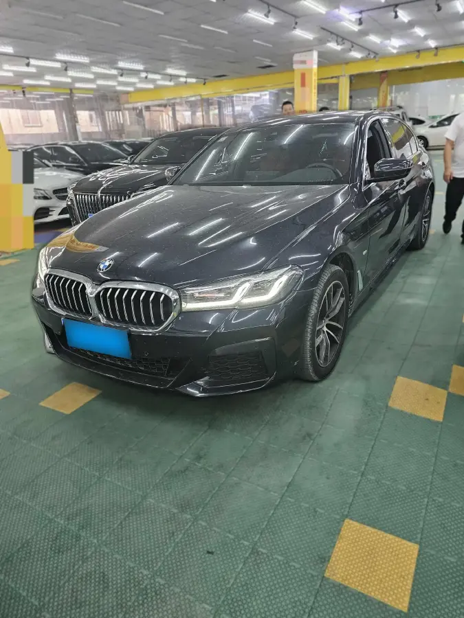 2022 BMW 5 Series 2.0T 184HP L4 8AT