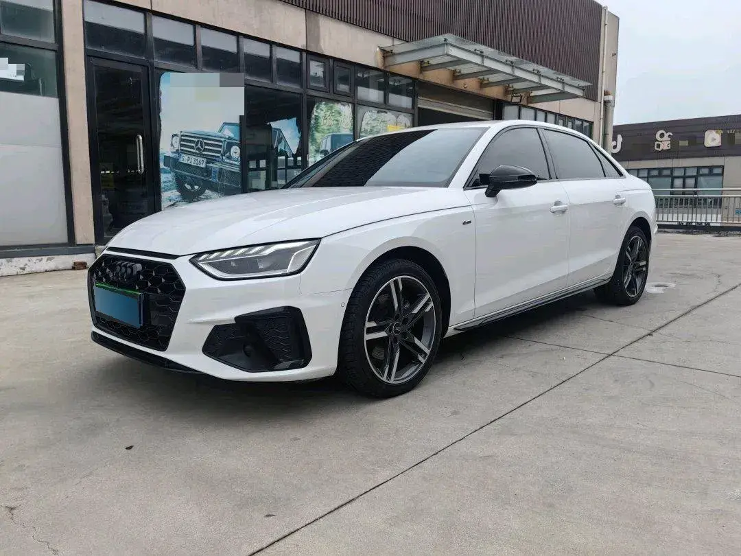 2022 Audi A4L 2.0T 190HP L4 7DCT