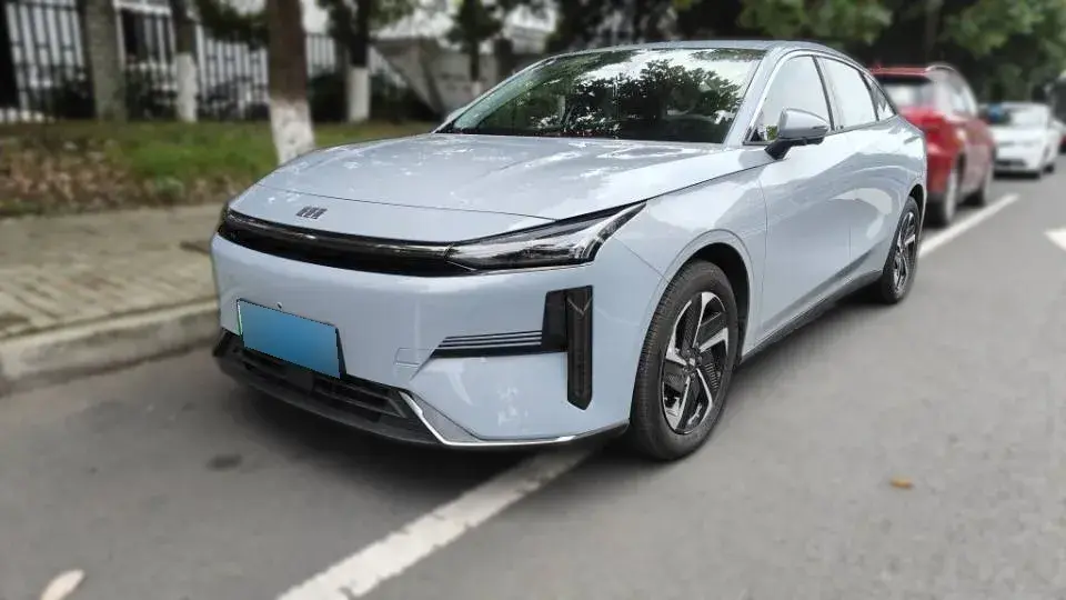 2024 Geely Galaxy L6 1.5T 163HP L4 3DHT PHEV