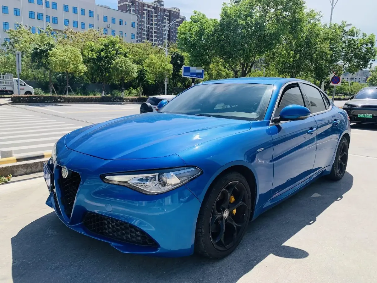 2017 Alfa Romeo Giulia 2.0T 200HP L4 8AT