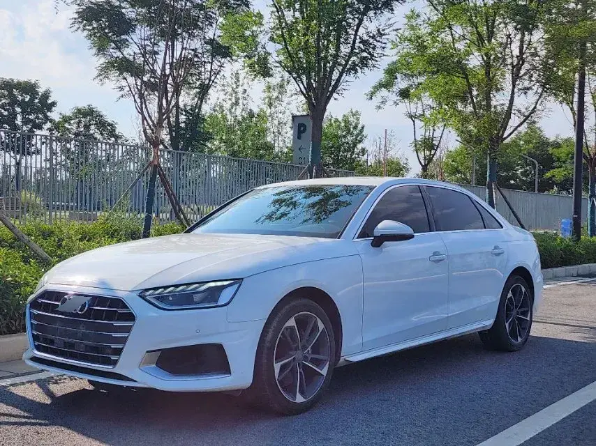 2022 Audi A4L 2.0T 190HP L4 7DCT
