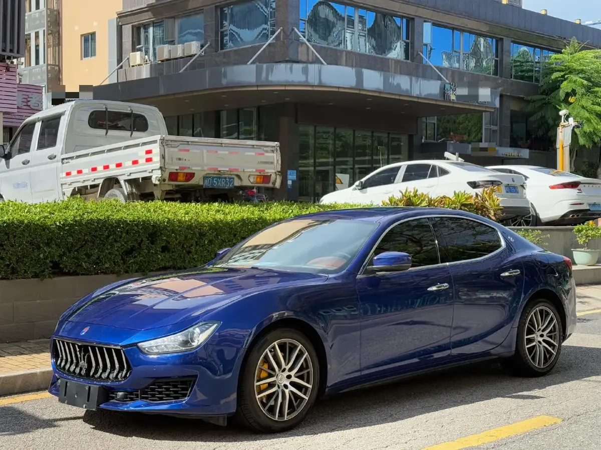 2021 Maserati Ghibli 2.0T 330HP L4 8AT