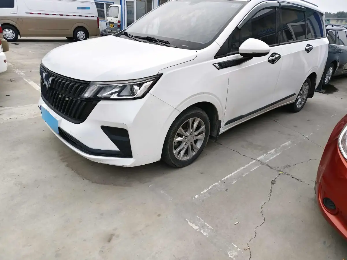 2022 WuLing JiaChen 1.5L 99HP L4 6MT