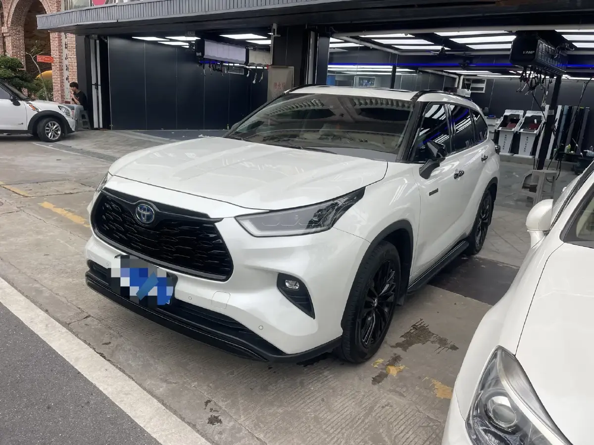 2023 Toyota Highlander 2.5L 189HP L4 E-CVT Hybrid