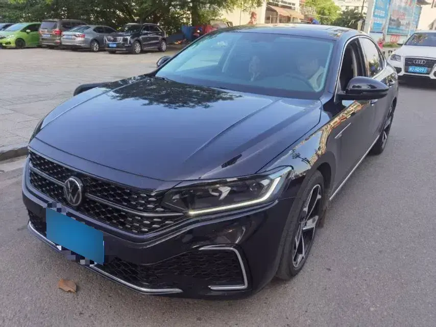 2024 Volkswagen Passat 2.0T 220HP L4 7DCT