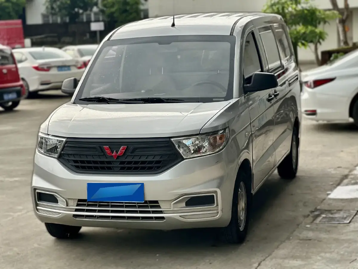 2022 WuLing HongGuang V 1.5L 99HP L4 6MT