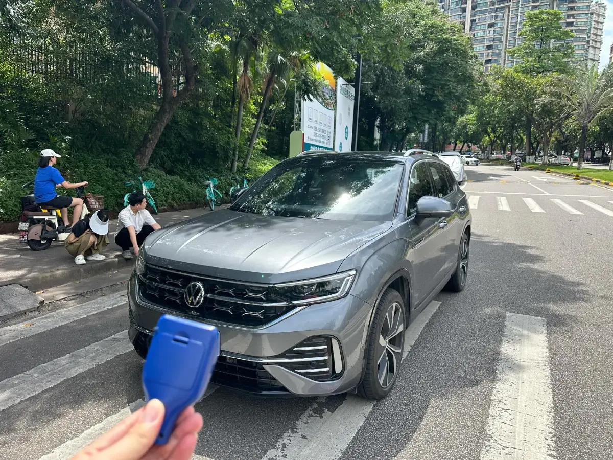 2023 Volkswagen Tayron 2.0T 220HP L4 7DCT