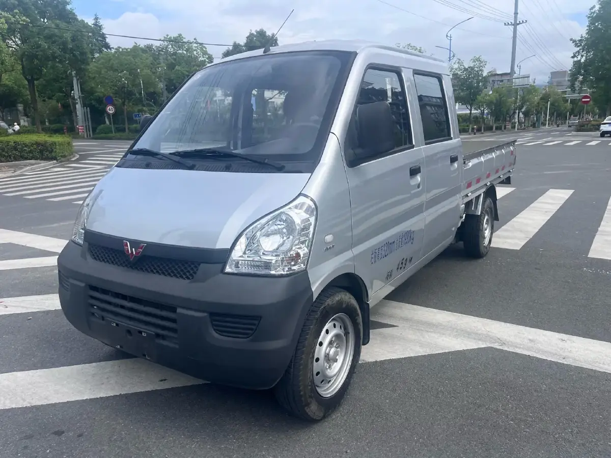 2023 WuLing RongGuang New Truck 1.5L 102HP L4 5MT