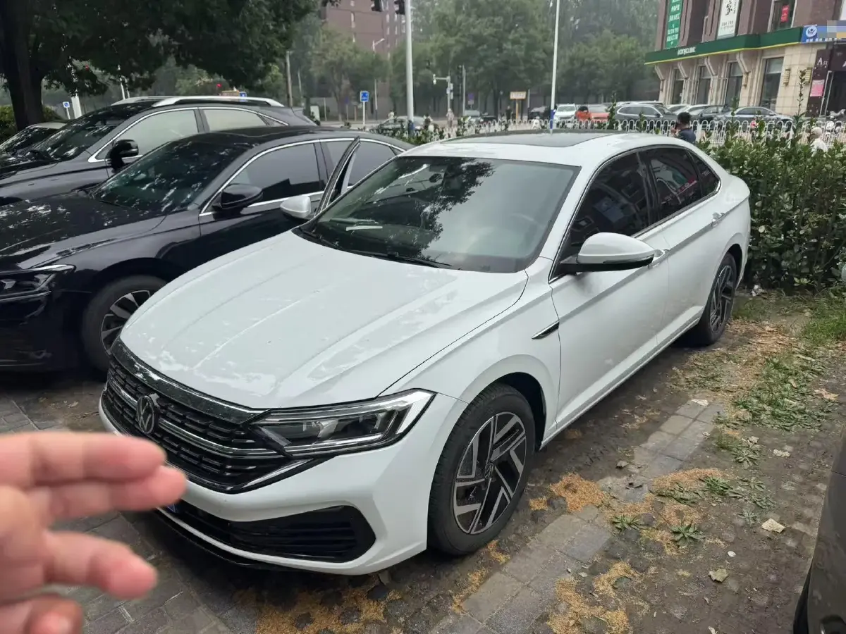 2023 Volkswagen Sagitar 1.5T 160HP L4 7DCT