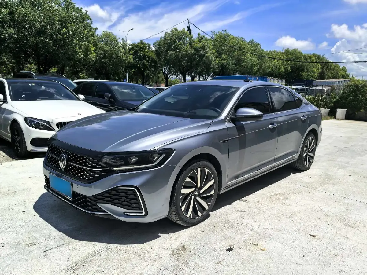 2022 Volkswagen Passat 2.0T 186HP L4 7DCT