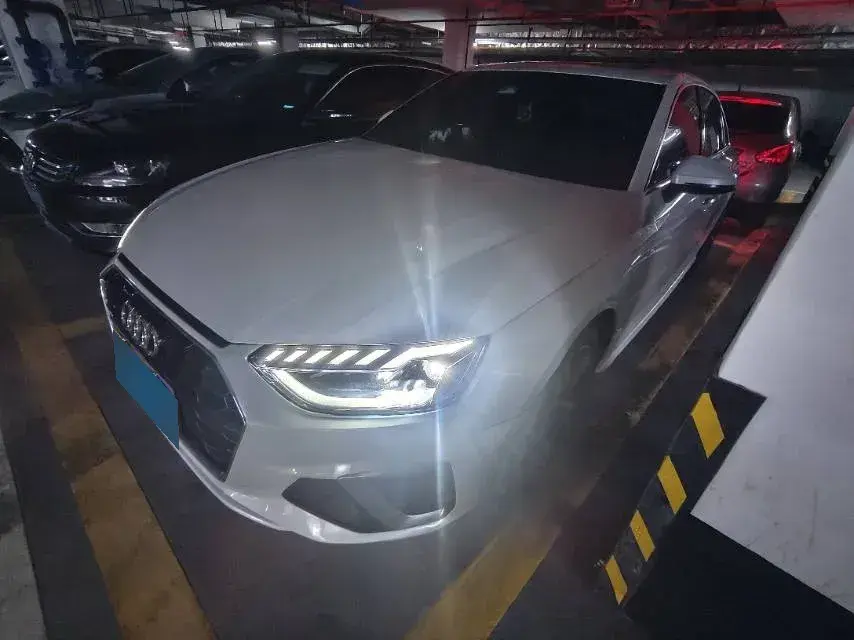 2022 Audi A4L 2.0T 190HP L4 7DCT