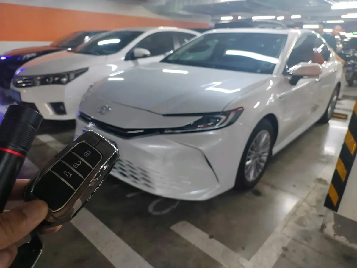 2024 Toyota Camry 2.0L 152HP L4 E-CVT Hybrid