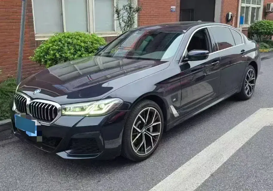 2022 BMW 5 Series 2.0T 252HP L4 8AT