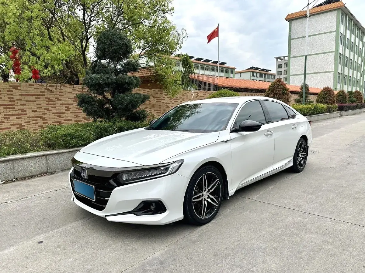 2022 Honda Accord 2.0L 146HP L4 E-CVT Hybrid