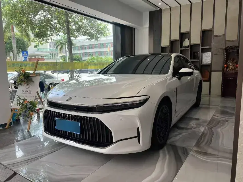 2024 Toyota Crown 2.5L 185HP L4 E-CVT Hybrid