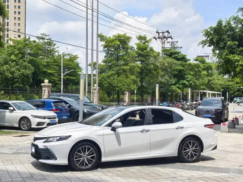 2021 Toyota Camry 2.5L 209HP L4 8AT