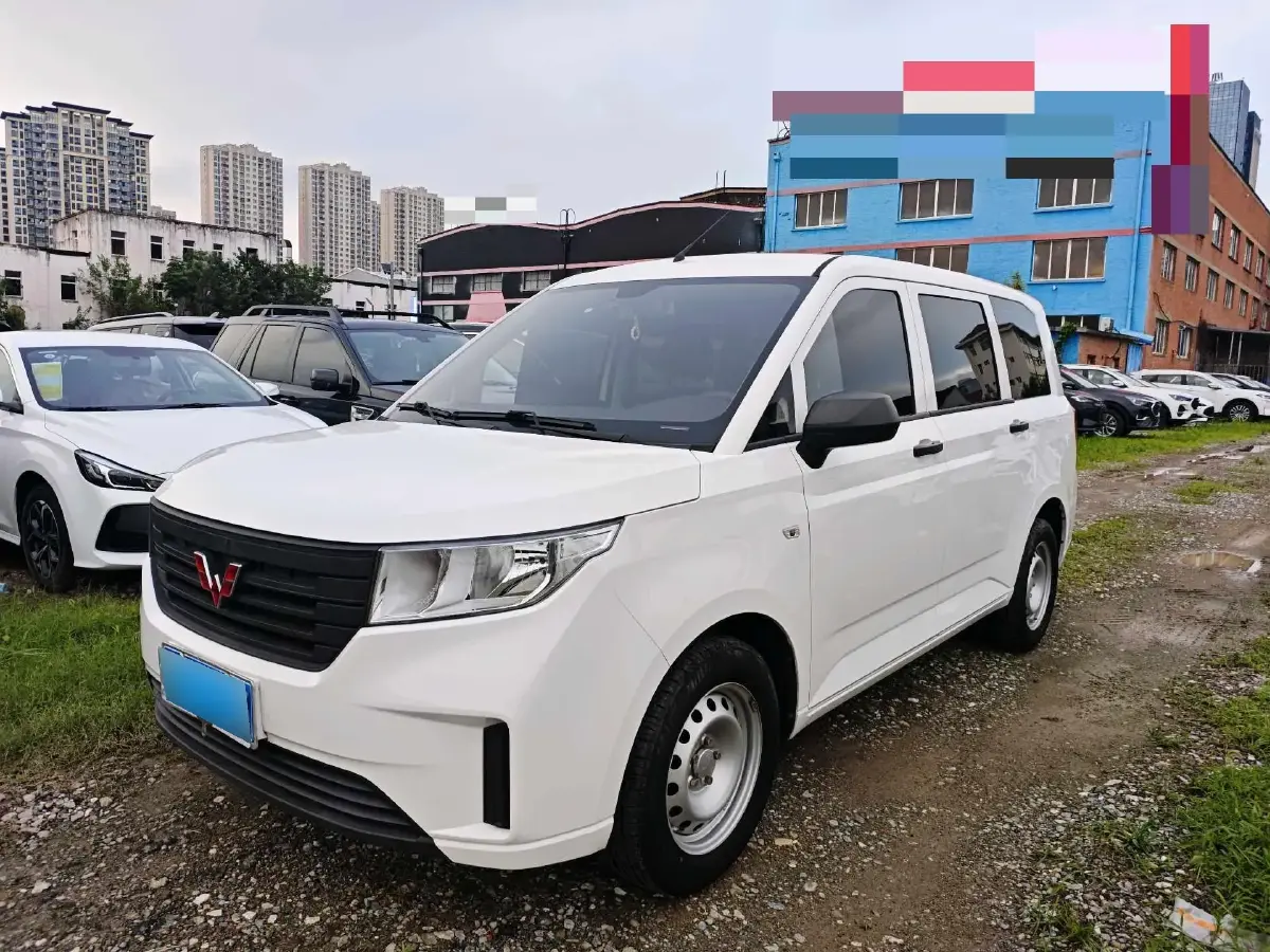 2020 WuLing HongGuang Plus 1.5L 99HP L4 6MT