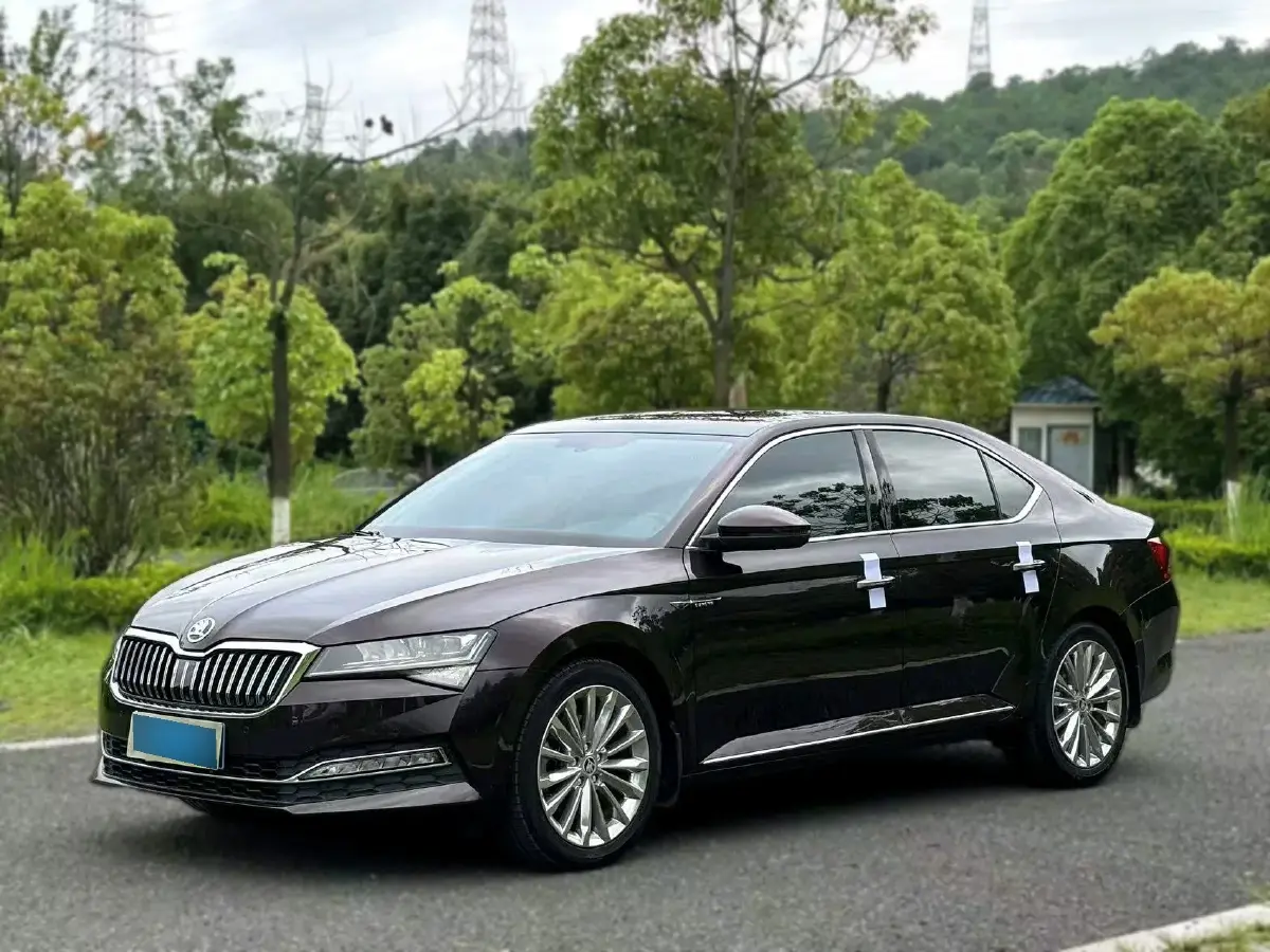 2019 Skoda Superb 2.0T 220HP L4 7DCT